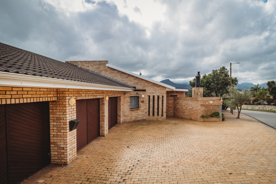 4 Bedroom Property for Sale in Bergsig Western Cape